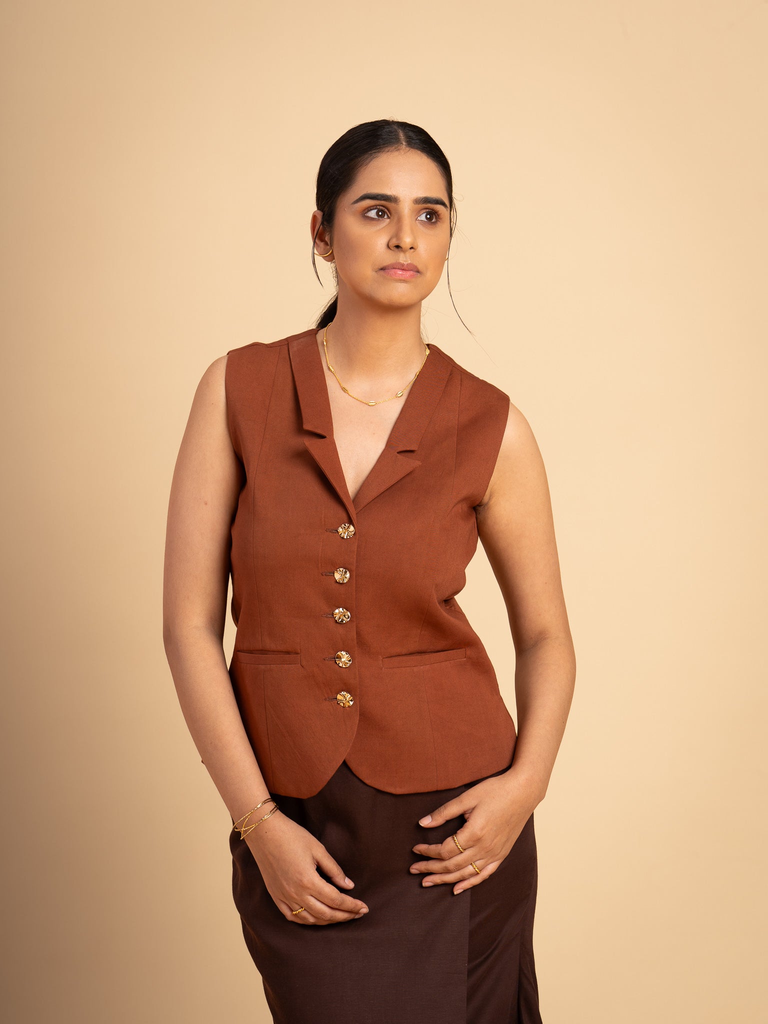 Sombre Cotton Twill Waistcoat- Brown