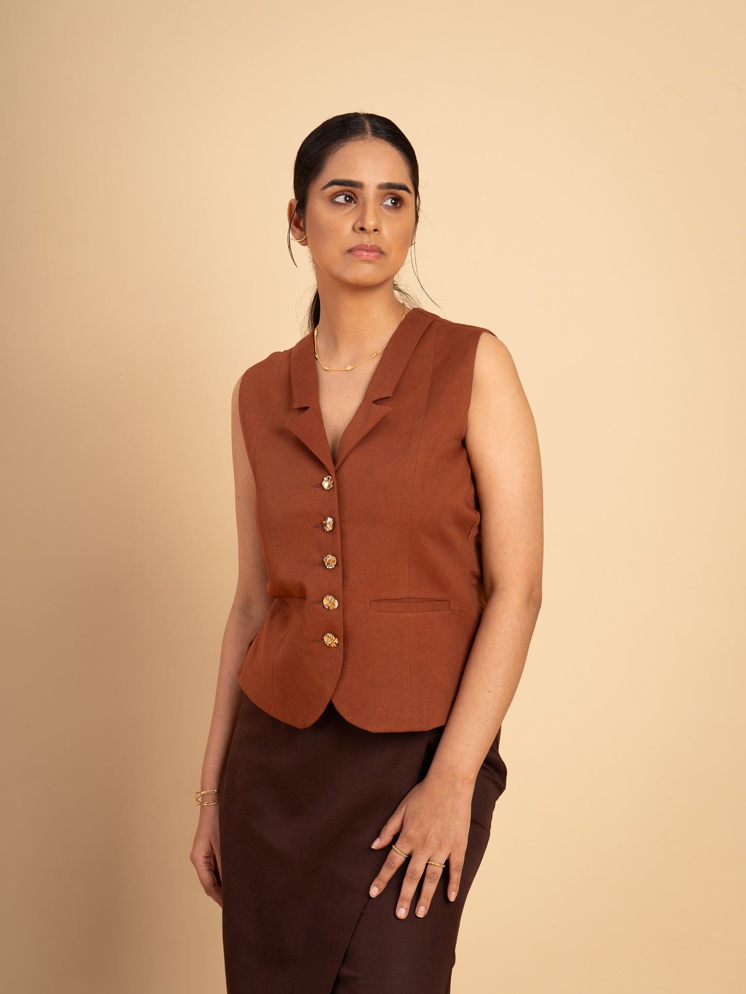 Sombre Cotton Twill Waistcoat- Brown