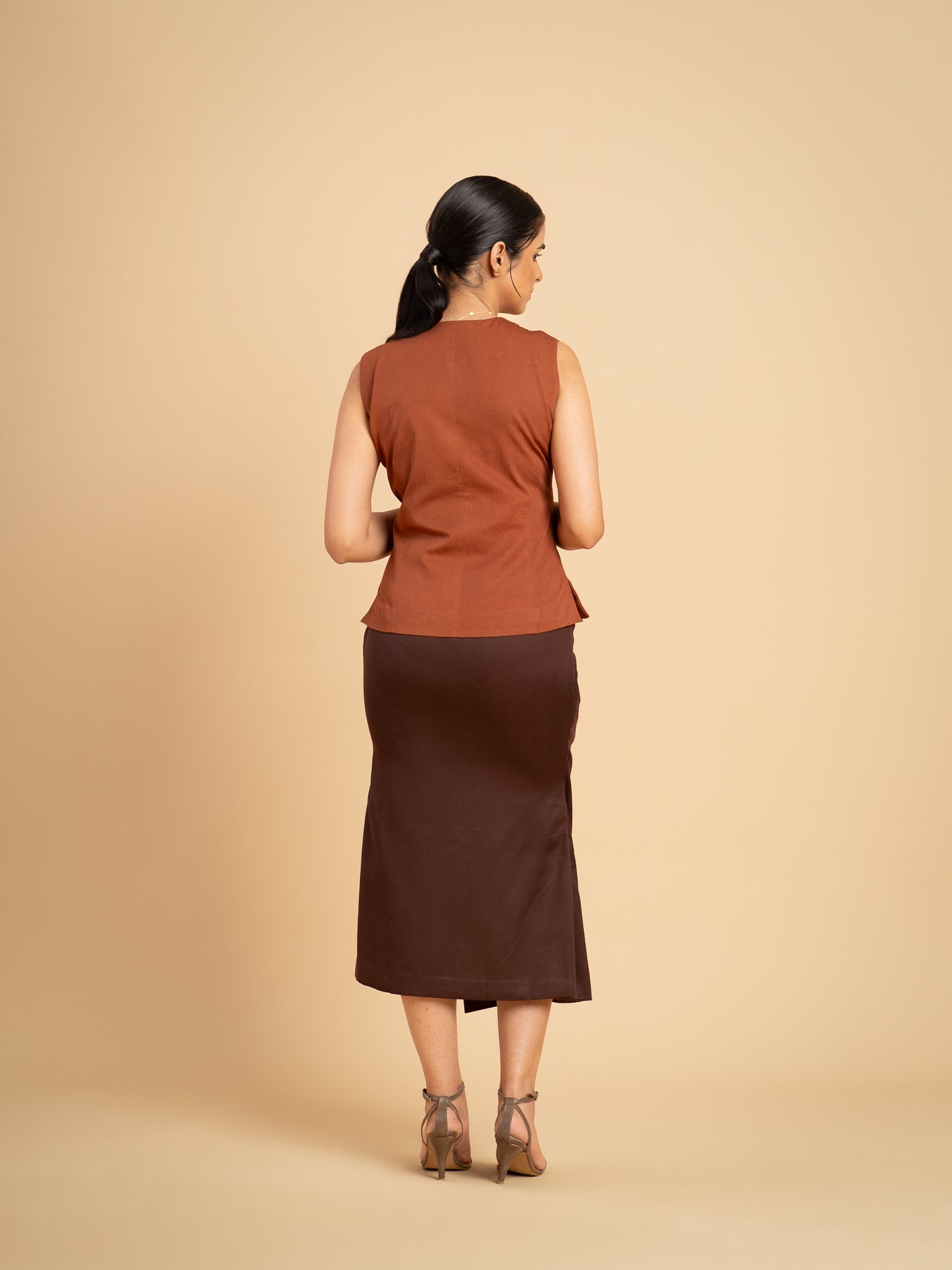 Sombre Cotton Twill Waistcoat- Brown
